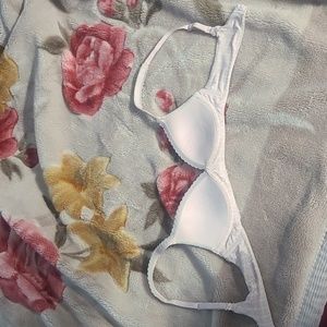 Victoria Secret Body by Victoria No Wire Bra 💗